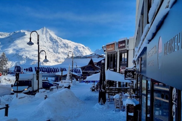 Photo du magasin Monkey riders &agrave; Tignes Le Lac