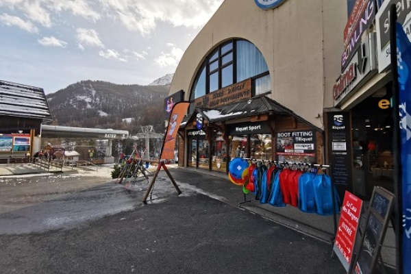 Photo du magasin Ekosport-rent Riquet Sport Chantemerle à Serre Chevalier 1350 (Chantemerle)